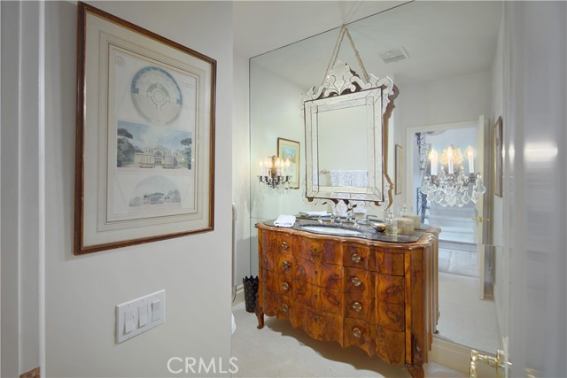 Detail Gallery Image 11 of 18 For 8 Linda Isle, Newport Beach,  CA 92660 - 3 Beds | 4 Baths