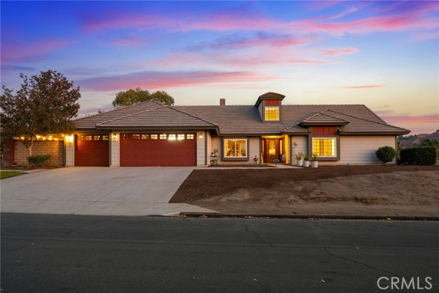 15725 Terraceview Court, Riverside CA: https://media.crmls.org/medias/7fe2ae7c-74ec-4ef6-a227-a079700ae994.jpg