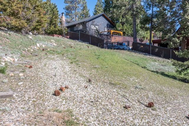 Detail Gallery Image 12 of 21 For 393 Arroyo Dr, Big Bear Lake,  CA 92315 - – Beds | – Baths