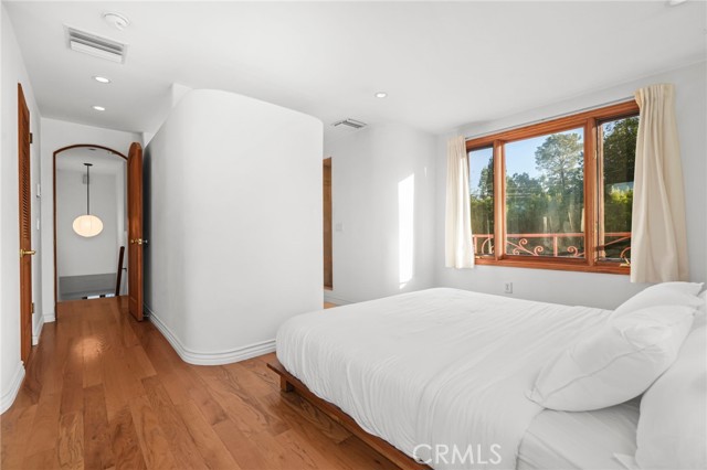 4104 Sea View Drive, Los Angeles CA: https://media.crmls.org/medias/7fe34060-0604-4b37-8da2-0b47aa3dedb0.jpg