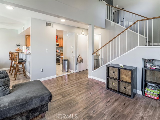 Detail Gallery Image 14 of 19 For 820 W Compton Bld #5,  Compton,  CA 90220 - 4 Beds | 2/1 Baths