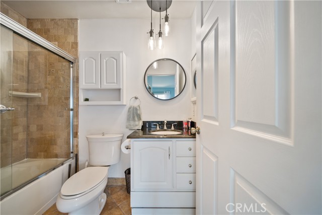 Detail Gallery Image 29 of 47 For 19950 Sherman Way Unit a a,  Winnetka,  CA 91306 - 3 Beds | 4 Baths