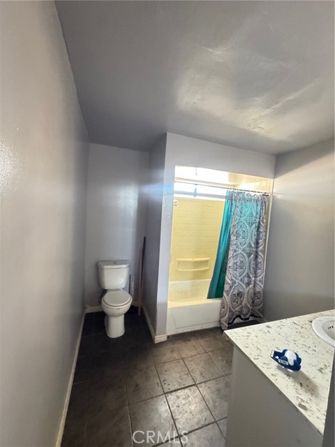 707 Sterling Road, Bakersfield CA: https://media.crmls.org/medias/7fe4e3a4-fa2f-4ac4-84f0-913635a79ac7.jpg