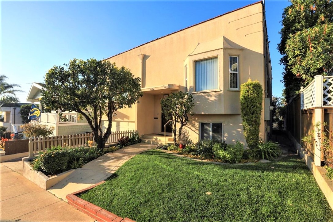 915 9th Street, Hermosa Beach, California 90254, 6 Bedrooms Bedrooms, ,2 BathroomsBathrooms,Residential,Sold,9th,SB22020635