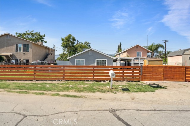 Detail Gallery Image 3 of 44 For 24688 Court St, San Bernardino,  CA 92410 - 3 Beds | 2 Baths