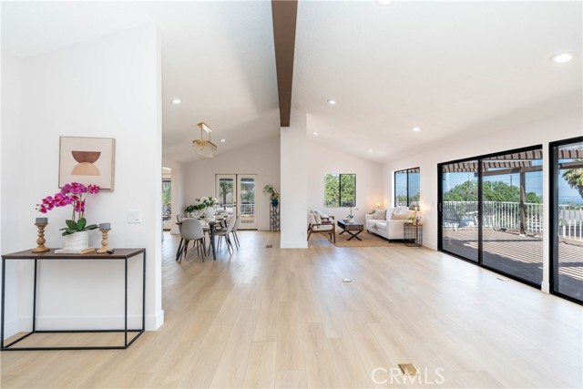 16066 Rancho Verde Circle, Riverside CA: https://media.crmls.org/medias/7fe537c6-6001-4e86-aa39-21a7f600f7e2.jpg