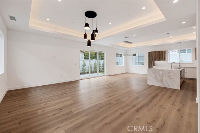 Entry/living room