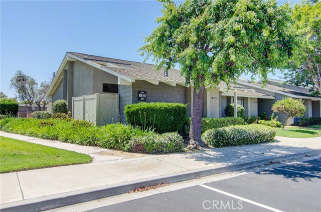 8646 Butte Circle, Huntington Beach CA: https://media.crmls.org/medias/7fe64e15-abe4-47d2-8dc4-4323779bc36b.jpg