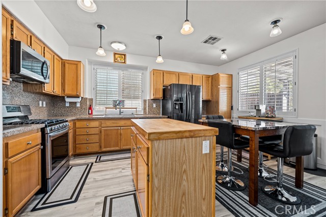 Detail Gallery Image 7 of 33 For 39823 Hillsboro Cir, Murrieta,  CA 92562 - 4 Beds | 3 Baths