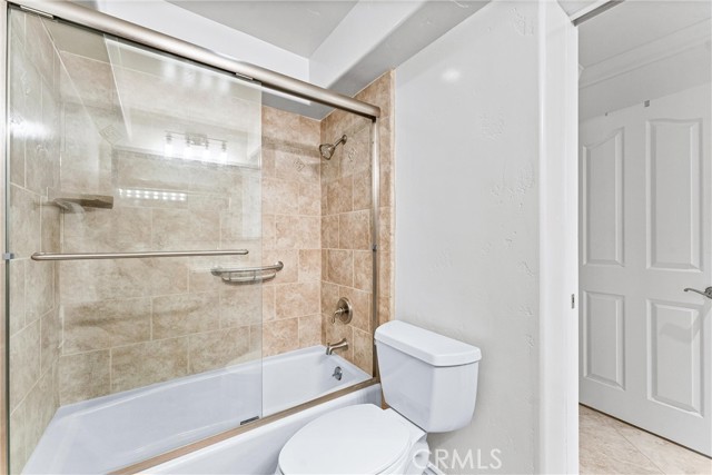 201 Bay Shore Avenue, Long Beach CA: https://media.crmls.org/medias/7fe6d344-5a7f-4d6e-bd9a-0e6b8ff3a119.jpg