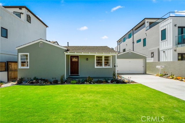 205 Huntington Street, Huntington Beach CA: https://media.crmls.org/medias/7fe72779-a6ad-48fc-9c06-c747d7023ecc.jpg