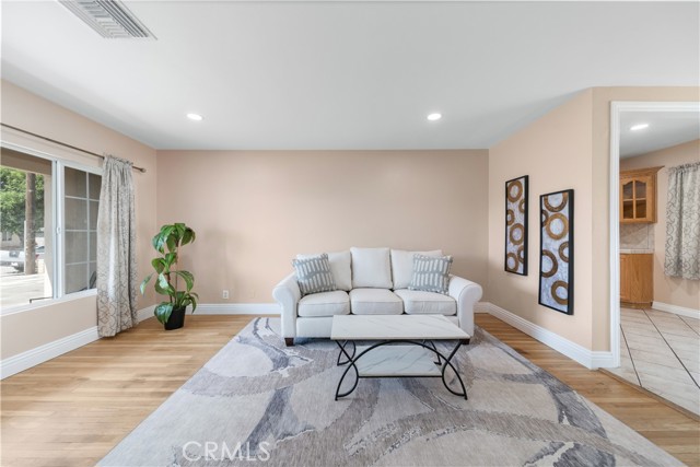 17392 Paine Street, Fontana CA: https://media.crmls.org/medias/7fe72c3d-3583-4853-9aa7-d67af424b3f4.jpg