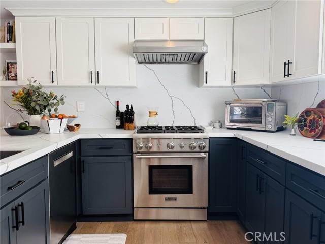 Image 4 of 27 For 4426 Kling Street