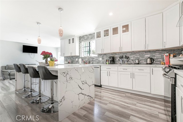 11024 Peoria Street, Sun Valley CA: https://media.crmls.org/medias/7fe773ea-5a60-405e-8526-b42f2b2a29ea.jpg