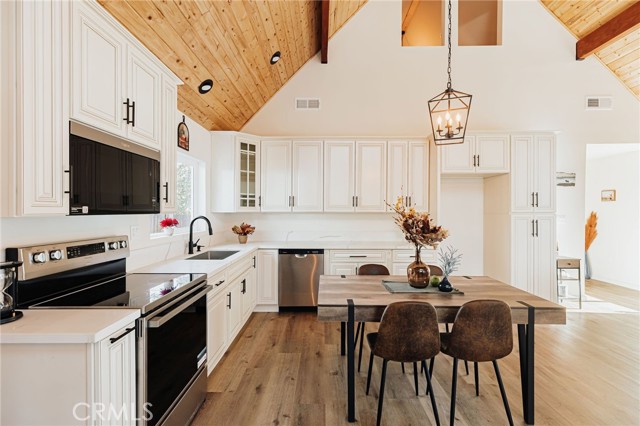 Detail Gallery Image 19 of 45 For 630 Victoria Ln, –,  CA 92386 - 3 Beds | 2 Baths