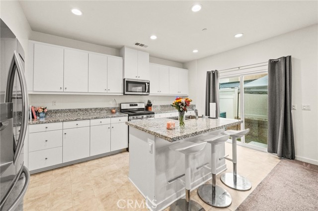 Detail Gallery Image 8 of 63 For 27166 Canyon Rock Ct, Moreno Valley,  CA 92555 - 4 Beds | 2/1 Baths