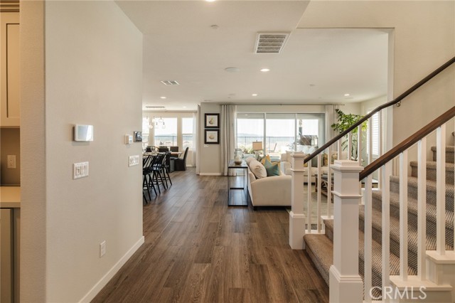 Detail Gallery Image 5 of 75 For 18108 Esker Ln, Canyon Country,  CA 91350 - 5 Beds | 3 Baths