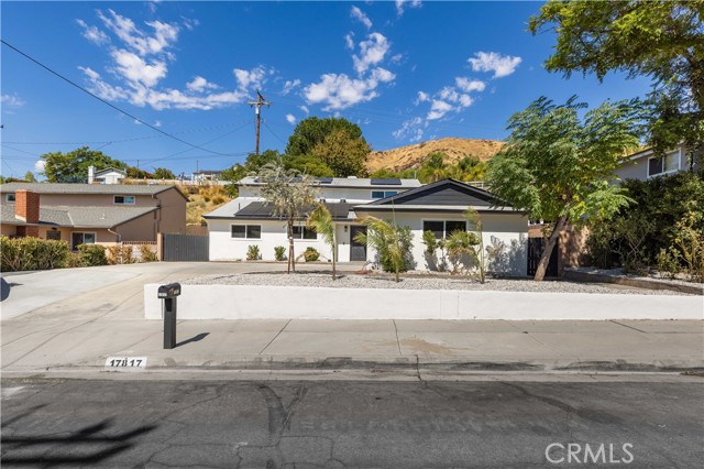 Detail Gallery Image 2 of 36 For 17817 Blackbrush Dr, Canyon Country,  CA 91387 - 4 Beds | 3 Baths