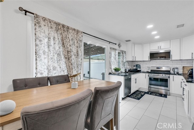 Detail Gallery Image 12 of 36 For 15970 Hyde Ct, Fountain Valley,  CA 92708 - 2 Beds | 1/1 Baths