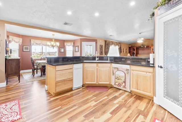 19287 Allegheny Road, Apple Valley CA: https://media.crmls.org/medias/7fecea47-8220-4281-9afd-8198eb5f65ab.jpg