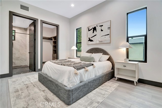 19513 Cantara Street photo 29