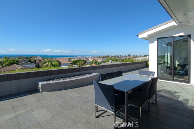 Detail Gallery Image 10 of 39 For 1301 Outrigger Dr, Corona Del Mar,  CA 92625 - 4 Beds | 3/1 Baths