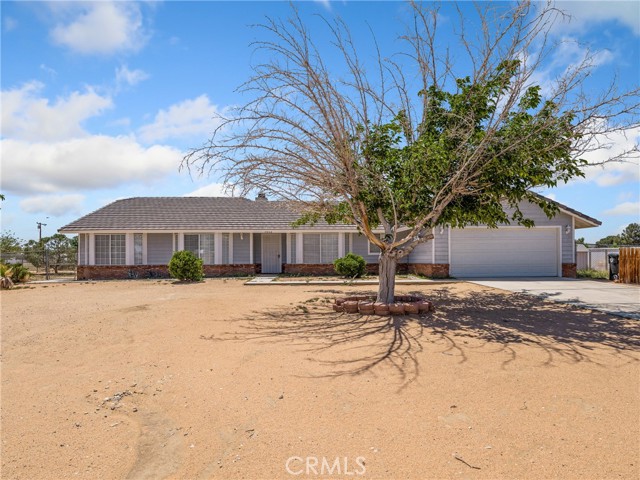 Detail Gallery Image 1 of 41 For 15464 Erie Rd, Apple Valley,  CA 92307 - 3 Beds | 2 Baths