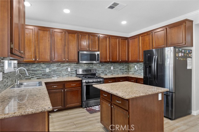 Detail Gallery Image 9 of 47 For 7358 Meade Ct, Fontana,  CA 92336 - 4 Beds | 2/1 Baths