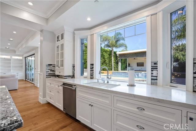Detail Gallery Image 17 of 52 For 12439 Kling St, Studio City,  CA 91604 - 5 Beds | 5/2 Baths