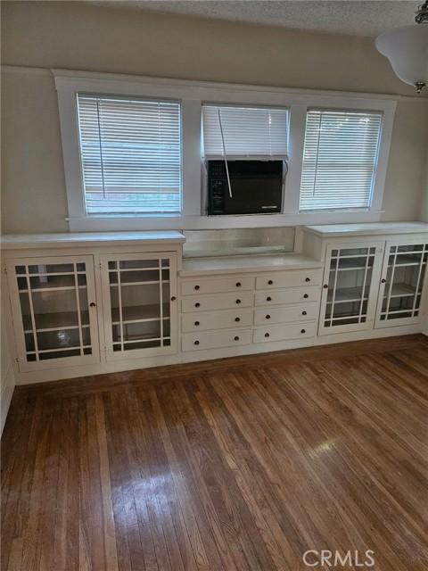 Detail Gallery Image 8 of 17 For 4890 7th Ave, Sacramento,  CA 95820 - 2 Beds | 1 Baths