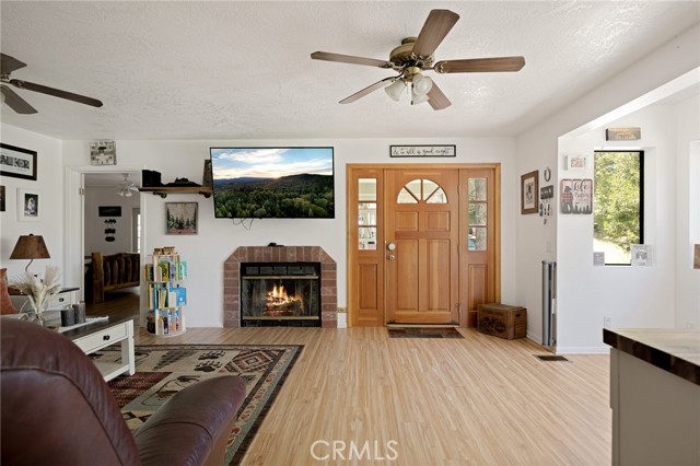 Detail Gallery Image 13 of 44 For 26249 Cedar Ln, Twin Peaks,  CA 92391 - 4 Beds | 3 Baths