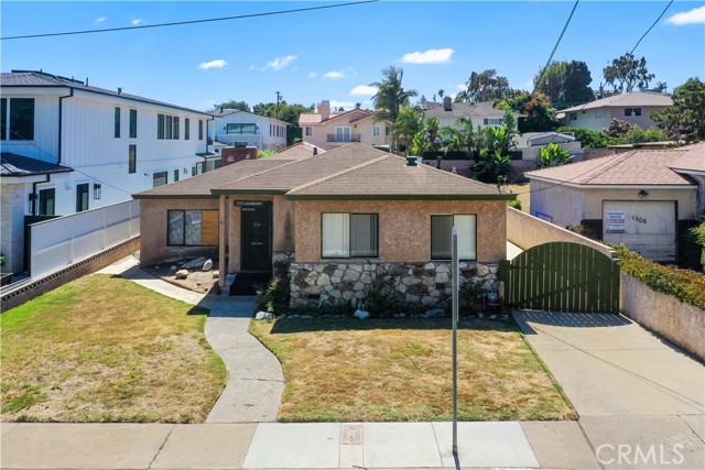 1612 11th St, Manhattan Beach, California 90266, 3 Bedrooms Bedrooms, ,1 BathroomBathrooms,Residential,Sold,11th St,SB22206583