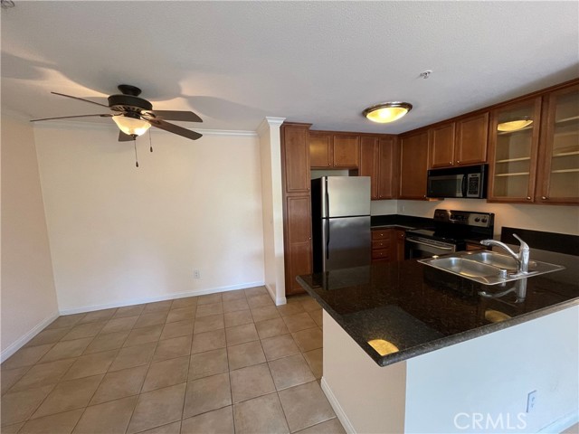 Detail Gallery Image 9 of 56 For 1965 Las Colinas Cir #308,  Corona,  CA 92879 - 2 Beds | 2 Baths
