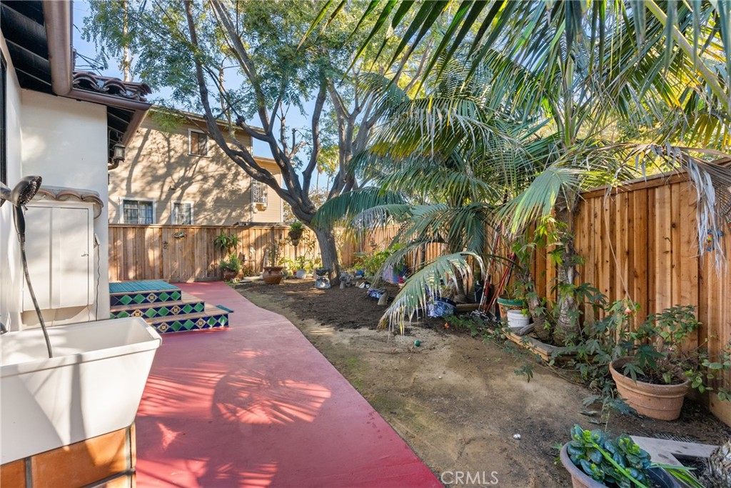 https://media.crmls.org/medias/7ff20470-1787-416d-a146-05f15ee01902.jpg?preset=X-Large