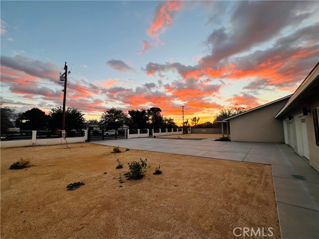 Detail Gallery Image 9 of 58 For 9737 East Avenue Q-4, Sun Village,  CA 93543 - 4 Beds | 3 Baths