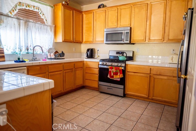 Detail Gallery Image 9 of 29 For 16988 Tack Ln, Moreno Valley,  CA 92555 - 4 Beds | 2/1 Baths