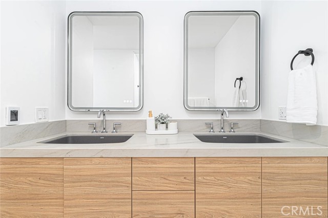1034 W Balboa Boulevard, Newport Beach CA: https://media.crmls.org/medias/7ff3f3cc-5de9-4ddb-821d-f6e0b4d3470c.jpg