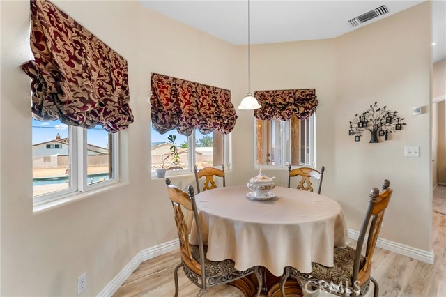 Detail Gallery Image 16 of 74 For 58598 Santa Maria Dr, Yucca Valley,  CA 92284 - 4 Beds | 3 Baths