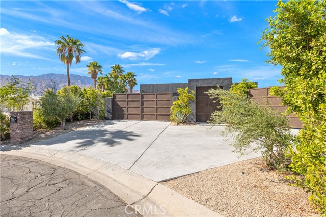 2600 E Vincentia, Palm Springs, CA 92262