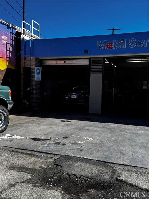 6301 Santa Monica Blvd, Hollywood CA: https://media.crmls.org/medias/7ff56265-efc4-4b96-8eaa-f6fedb7af853.jpg