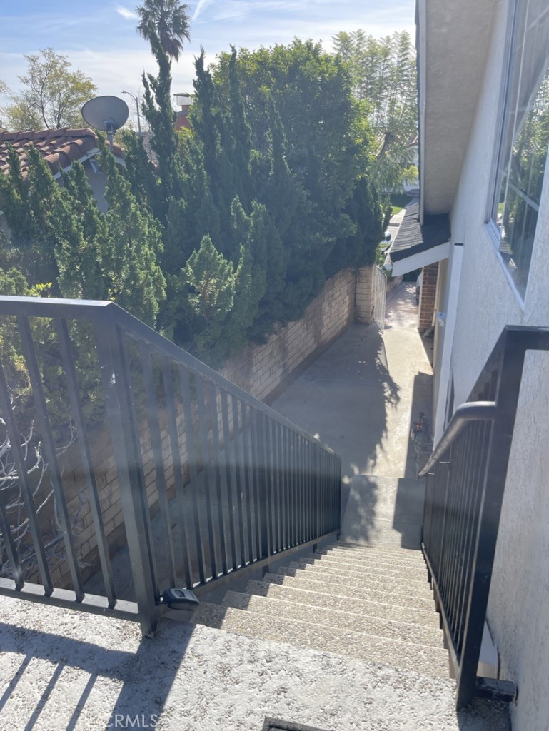 https://media.crmls.org/medias/7ff5ba15-4d9c-49ae-a7a3-50e01ab1cf04.jpg?preset=X-Large