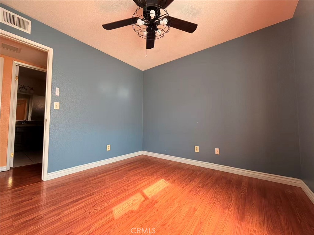 https://media.crmls.org/medias/7ff5fab8-f29c-40ce-8849-44ab6b9eeeaa.jpg?preset=X-Large