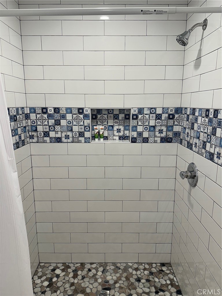 https://media.crmls.org/medias/7ff75027-1e4e-4277-9919-054fd6482ea5.jpg?preset=X-Large