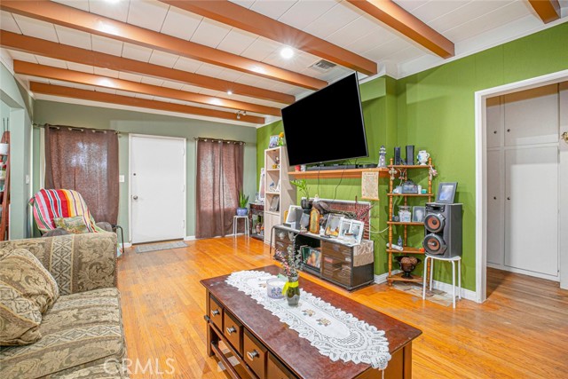 6438 Gloria Avenue photo 4