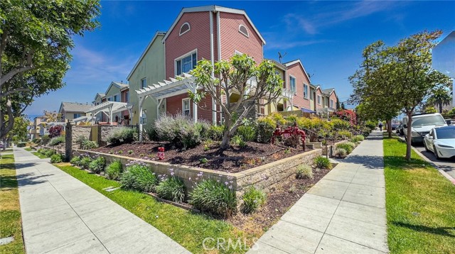 Detail Gallery Image 1 of 22 For 1500 Pine Ave #19,  Long Beach,  CA 90813 - 2 Beds | 2 Baths