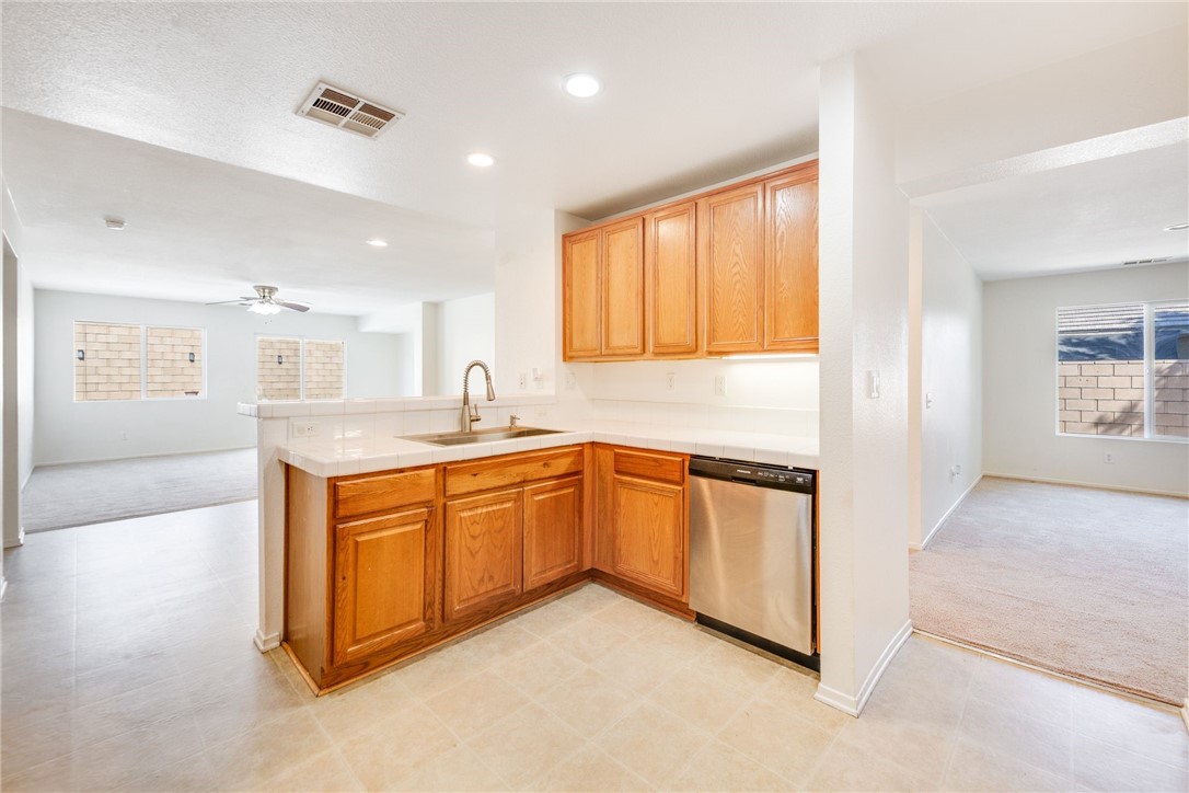 Detail Gallery Image 9 of 28 For 38133 Cima Mesa Dr, Palmdale,  CA 93552 - 3 Beds | 2 Baths