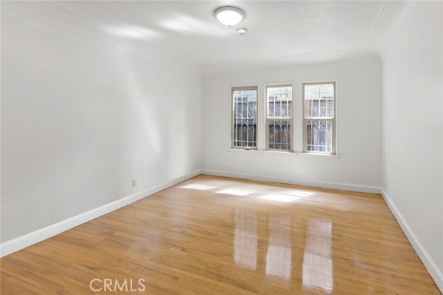 1119 S S Crescent Heights Boulevard, Los Angeles CA: https://media.crmls.org/medias/7ff8b9db-2882-47b6-9135-50130cea9f6c.jpg