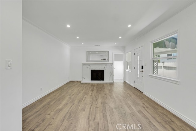 Detail Gallery Image 4 of 48 For 7611 Yates St, Tujunga,  CA 91042 - 2 Beds | 2 Baths
