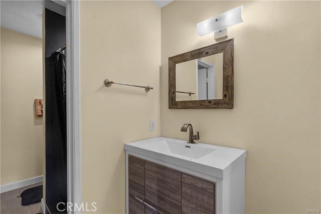 Detail Gallery Image 12 of 18 For 5460 White Oak Ave #C204,  Encino,  CA 91316 - 2 Beds | 2 Baths