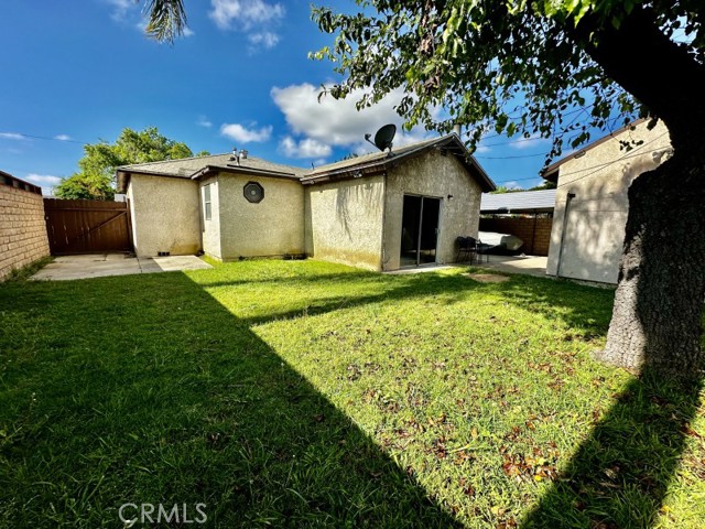 Detail Gallery Image 2 of 18 For 5911 E Fairbrook St, Long Beach,  CA 90815 - 3 Beds | 2 Baths